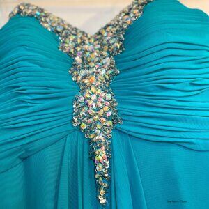 Laura Sweetheart Embellished Gown Size 6